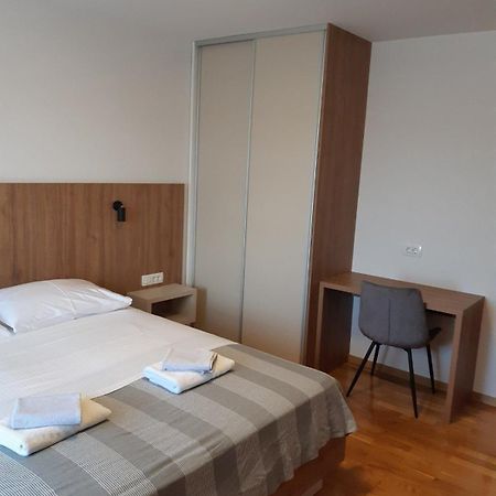 Apartments Mare Malinska Exterior foto