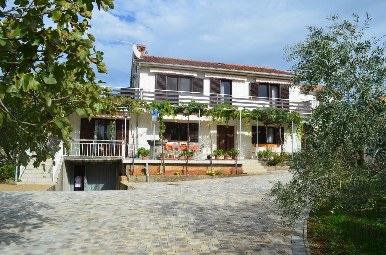 Apartments Mare Malinska Exterior foto